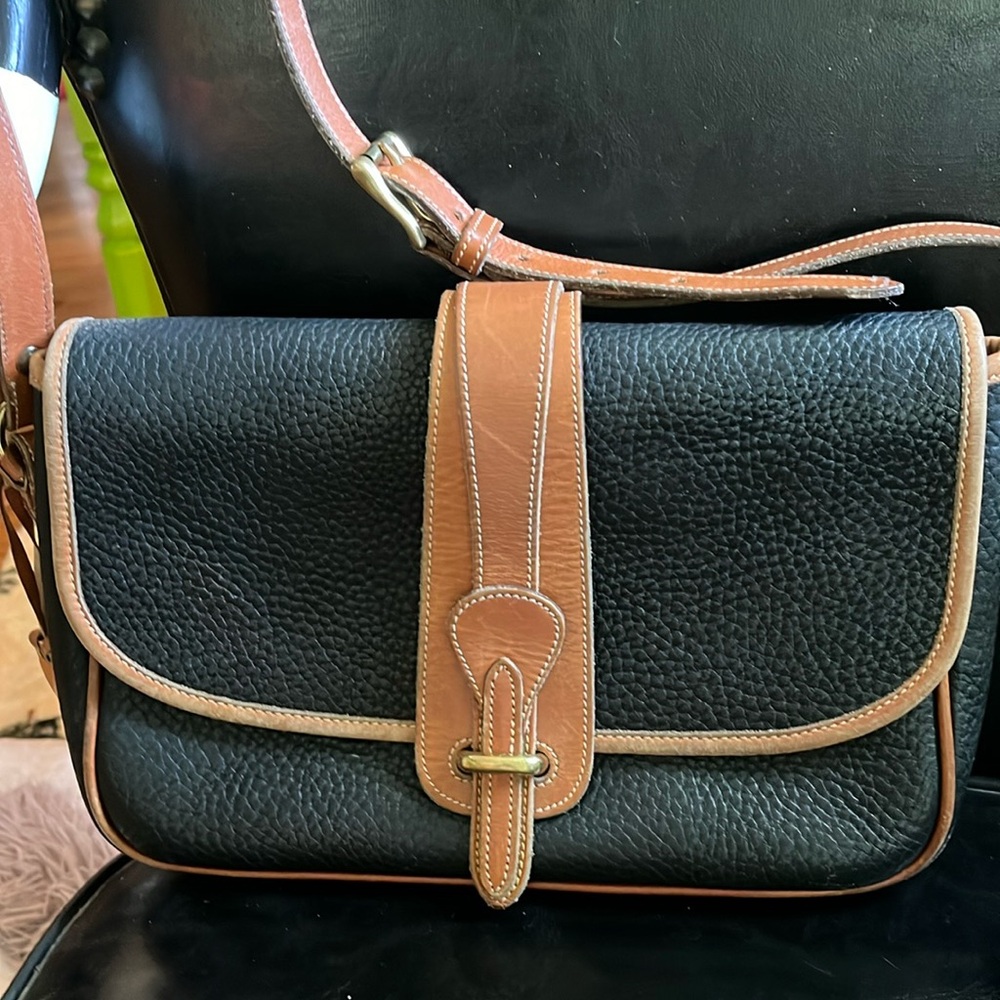 Dooney & Bourne All leather shoulder bag.